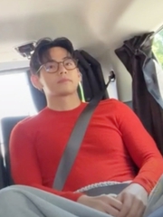 V (BTS) vướng sự cố 'hớ hênh' trên sóng livestream