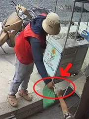 Nam shipper được vị khách tốt bụng trả lại tiền thối nhầm
