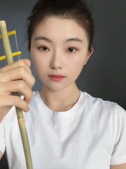 Cười sảng với cô gái kéo đàn 'không thể dở hơn'