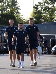 Lý do Ipswich Town phải họp chiến thuật trên xe buýt ở Carabao Cup