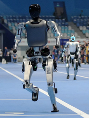 Robot hình người chạy đua, đá bóng gây sốt ở ‘Olympic robot’