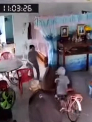 Bé trai có màn thử xe đạp mới 'chấn động cả gia tiên'