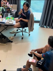 Phì cười với hai vợ chồng đầu óc chung tần số