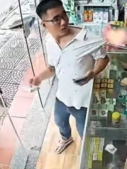 Khách bị túm cổ áo vì chuyển khoản tiền chưa qua đã bỏ đi