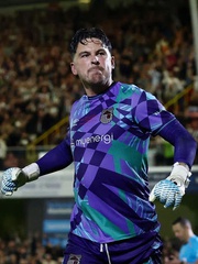 Thủ môn của Grimsby Town ‘đau lòng’ khi đá bại Man Utd