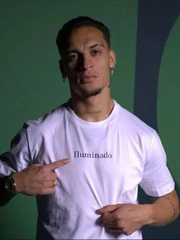 Real Betis ‘bắt tay’ Antony bán áo để lo phí chuyển nhượng