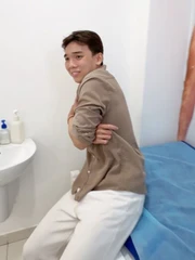 Thanh niên xanh mặt vì bị bạn gái nghi ngờ lén lút 'ăn bánh trả tiền'