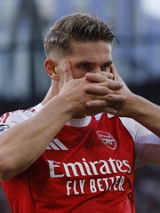 Viktor Gyokeres bối rối khi được hỏi về khúc nhạc chế của fan Arsenal