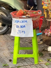 Ảnh vui 5-9: 'Chôm chôm xa hoa' dành cho người giàu?