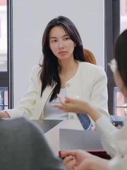 Thùy Tiên ký hợp đồng 'chạy làng' để thoát vai trò cổ đông kẹo Kera