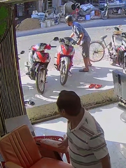 Trường hợp đi nhầm xe máy hy hữu ở tiệm cắt tóc