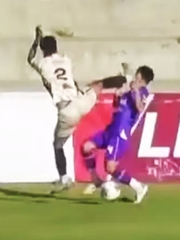 Cầu thủ Indonesia bị cấm thi đấu suốt đời vì đá xấu