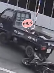 Cô gái lộn santo vào thùng xe tải siêu hài