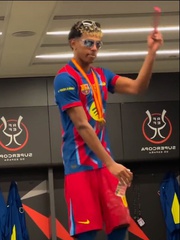 Yamal 'quẩy' tưng bừng khi Barcelona thắng Real Madrid