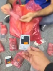 Nhận được điện thoại Nokia 'đời Tống' sau 16 năm đặt hàng