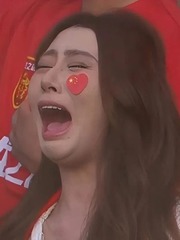 Tìm ra cô gái 'khóc nhè' khi U23 Trung Quốc vào bán kết