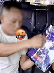 Tài xế công nghệ bị khách hành hung vì nhắc hút thuốc trên xe