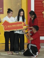 Thái Vũ, Vinh Râu và Hoàng Duyên vỡ òa khi tấm bảng thưởng cuối cùng được công bố