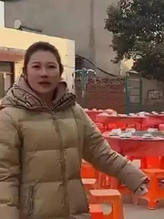 Đu trend mời người lạ đến nhà ăn cỗ, ế nguyên cả trăm bàn!