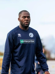 Chân sút Ngoại hạng Anh làm cầu thủ kiêm HLV… ở hai đội