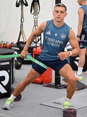 Leandro Trossard xứng danh ‘quái vật thể hình’ của Arsenal