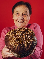 Cụ bà 84 tuổi trở thành người nổi tiếng nhờ một khả năng đơn giản