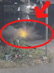 Thanh niên đang gấp thì gặp phải dòng sông