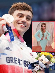 Huyền thoại Olympic gây sốt khi hóa Lady Godiva đầy nữ tính
