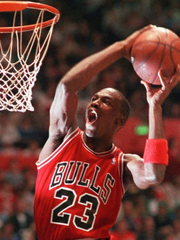 Áo đấu đã dùng của huyền thoại bóng rổ Michael Jordan có giá khó tin