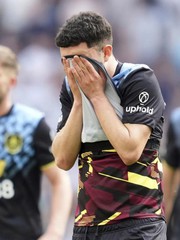 CĐV mòn mỏi chờ Burnley có chiến thắng trên sân nhà
