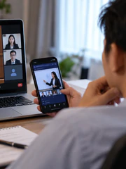 Bị phát hiện học online khi đang... hầu tòa