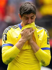 Thủ môn Courtois bị ‘cấm chat’ ở tuyển Bỉ