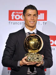 Ronaldo đã có chiến thắng áp đảo trước Messi
