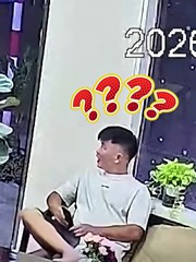 Nhân viên phục vụ quê một cục vì trêu nhầm khách