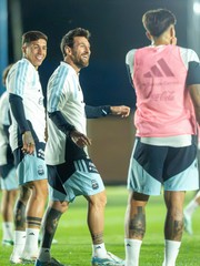 Messi gây chú ý trong tập buổi cuối cùng ở tuyển Argentina