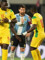 Ầm ĩ chuyện tiền nong của Benin màn đối đầu với Messi và Argentina