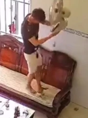 Mới dọn 3 cái quạt để ăn Tết đã 'nhặt được' gần 40 triệu tiền quỹ đen