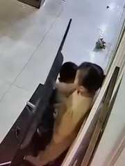 Tết này '2 báo con' quyết nâng cấp tivi mới cho gia đình