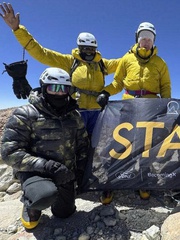 5 VĐV hoàn thành giải marathon cao nhất thế giới trên đỉnh núi lửa