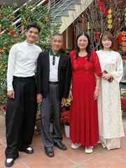 Mạc Văn Khoa: Cả năm đóng vai ác, Tết về làm… con ngoan