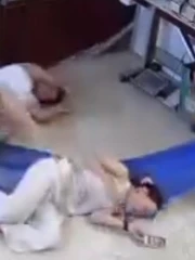 4 người nằm võng ngã dập mông