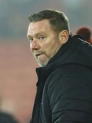 CLB bóng đá Anh mất tân binh phút chót vì quên… ký tên