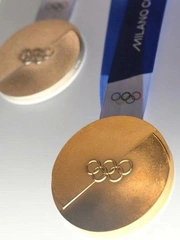 Huy chương vàng Olympic mùa đông 2026 đắt đỏ vì giá vàng tăng