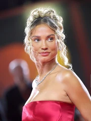 Tình cũ Van der Wiel bác tin đồn ‘bẫy con’ Mbappe