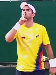 Thắng trận còn khiêu khích, tay vợt bị khán giả chọi chai lọ tơi bời