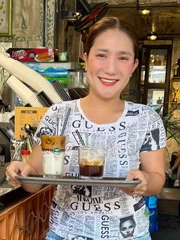 'Bà mối quốc dân' đình đám một thời nay độc thân, bán cà phê kiếm sống