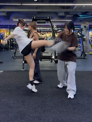 Cô gái sang chấn tâm lý khi giúp bạn tập võ