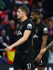 Tottenham lần đầu thua 6 trận liên tiếp trên mọi đấu trường