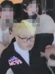 Nữ BJ Hàn Quốc bị túm tóc ngay trên sóng livestream