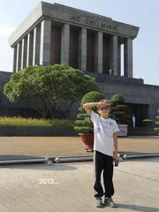 Bức ảnh chàng trai Pháp chụp ở lăng Bác viral sau 13 năm